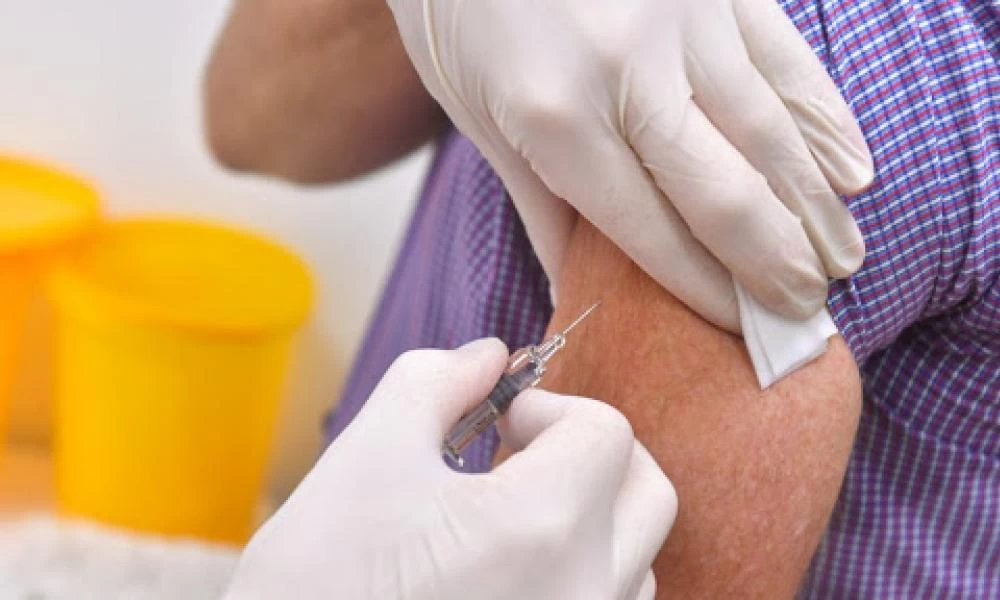 Η ρωσική Vector ξεκίνησε δοκιμές για το εμβόλιο «2 σε 1»